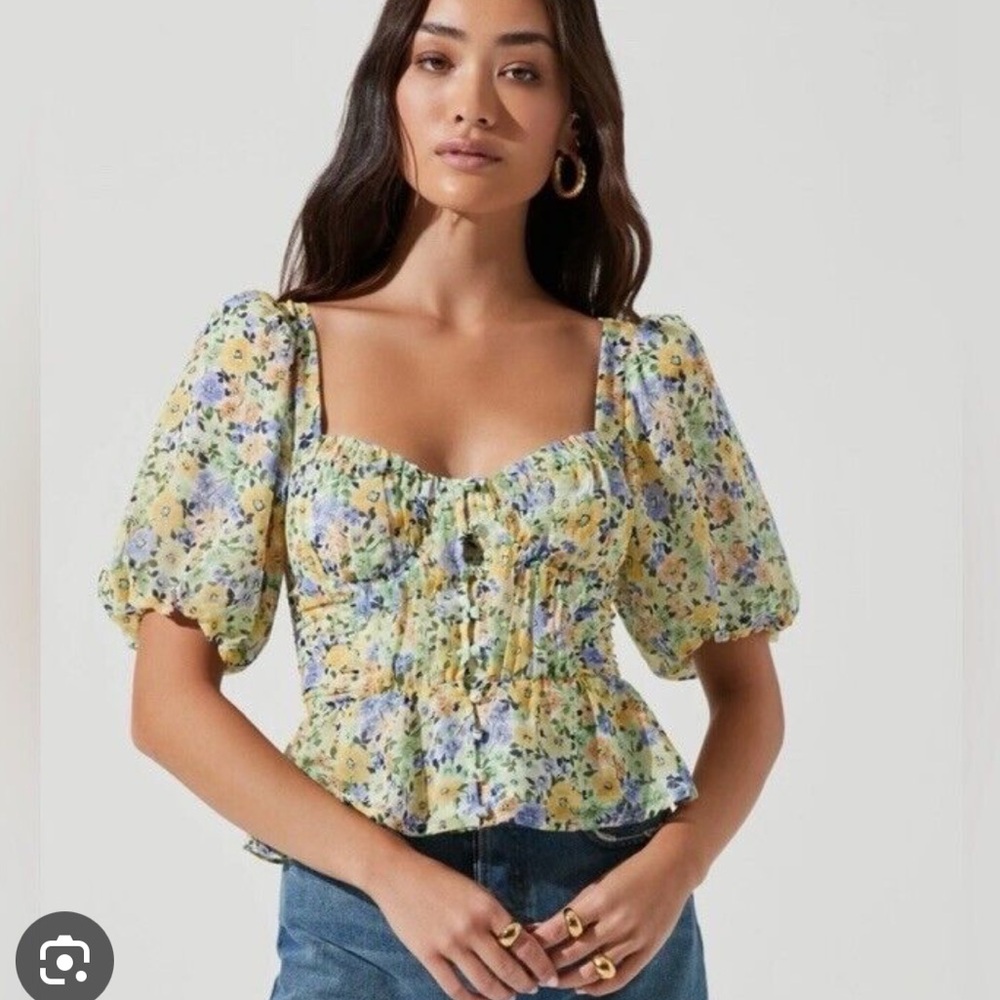 ASTR Clairemont Floral Puff Sleeve Peplum Top
